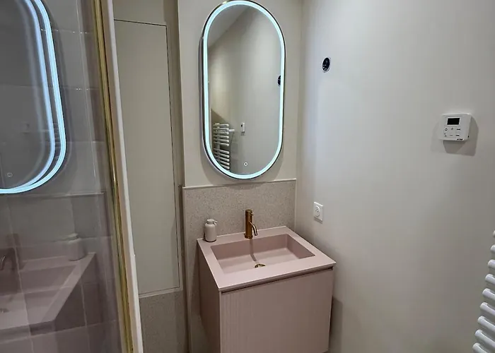 Calme Et élégant Au Coeur Du Village Appartement *